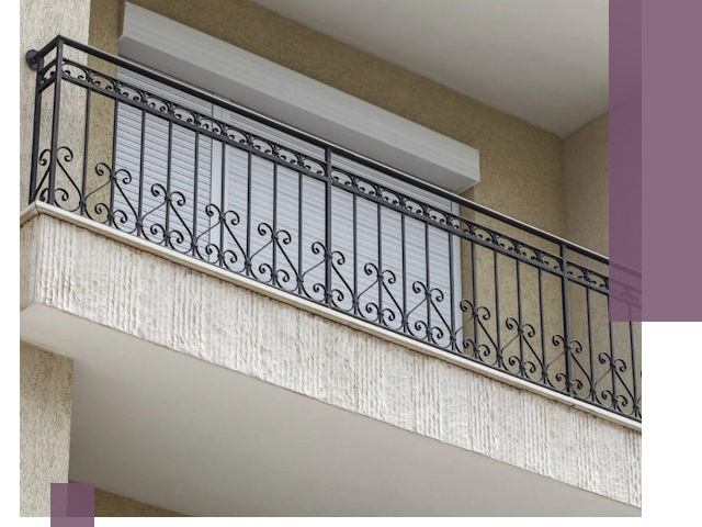 Балконные ограждения из металла и стекла в Соли-Илецке для домов