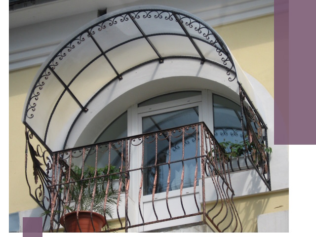 Козырьки над балконом в Соли-Илецке — изготовление и монтаж