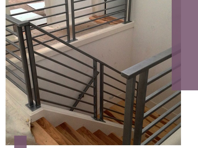 Изготовление поручней из металла и дерева в Соли-Илецке